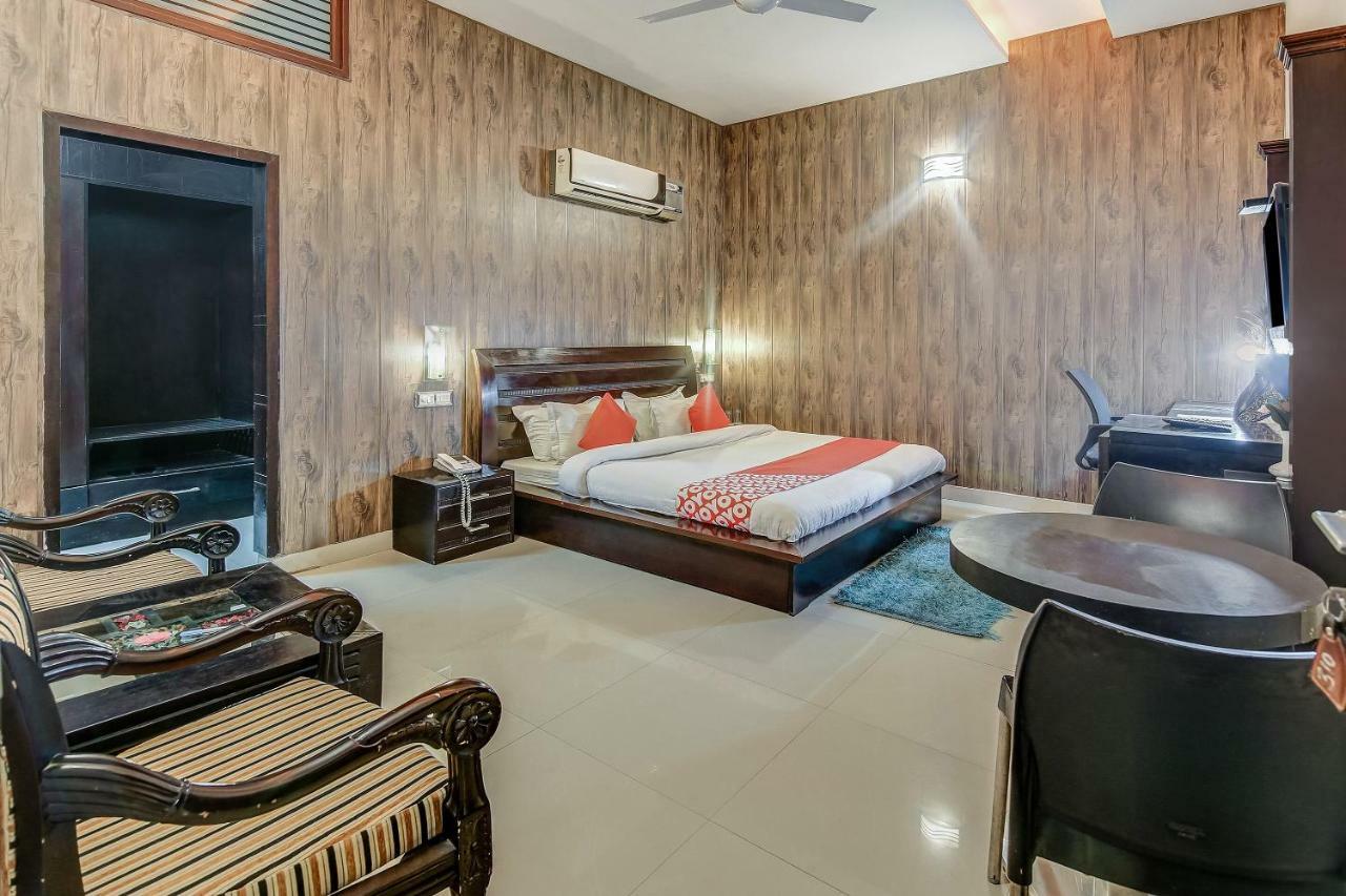 Oyo 27999 Hotel Deep Sirsa Exterior photo