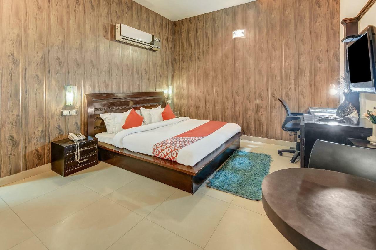 Oyo 27999 Hotel Deep Sirsa Exterior photo